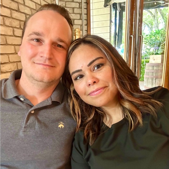 Meet your Posher, Stephanie - Picture 2 of 5